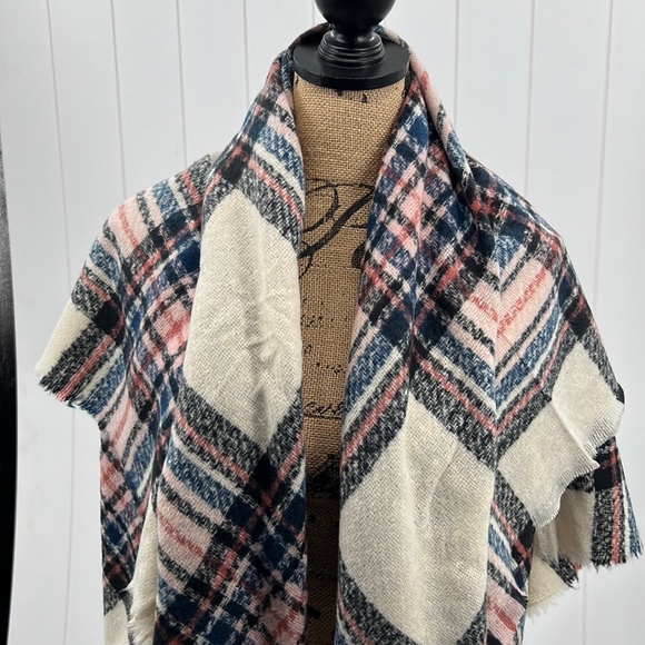🆕Blanket Scarf Cream Pink Blue Black Plaid Multiple Ways To Wear Soft One Size - Picture 4 of 6